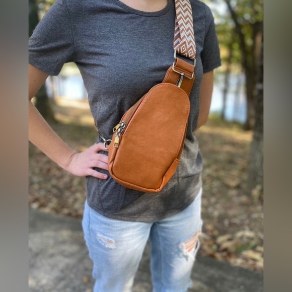 **SOLD** NEW Cute crossbody/sling bag with patterned adjustable strap - Picture 6 of 6